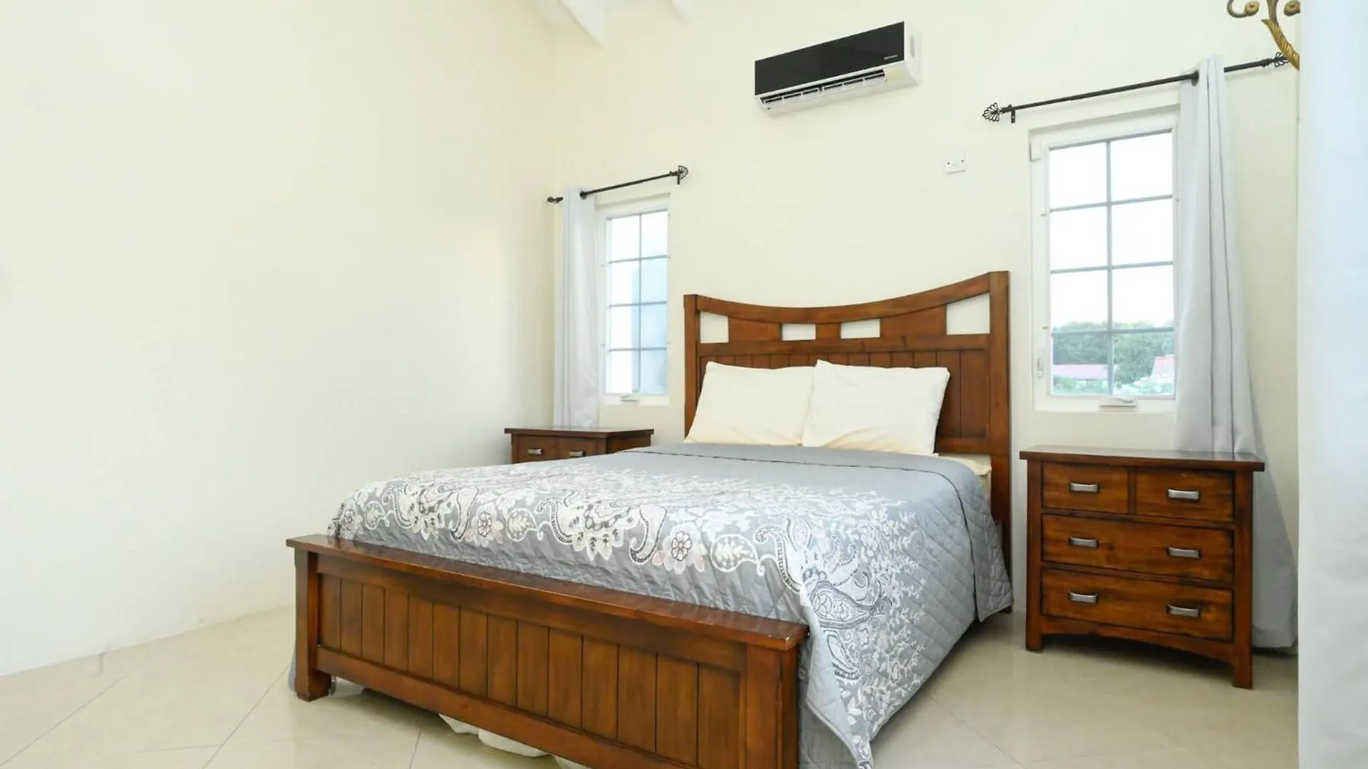 Iyanola Tee Joys Villa Gros Islet