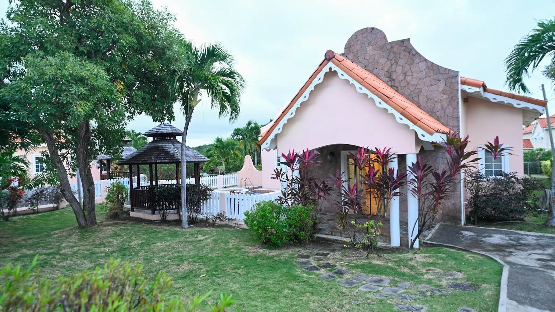 Iyanola Tee Joys Villa Gros Islet 0*,