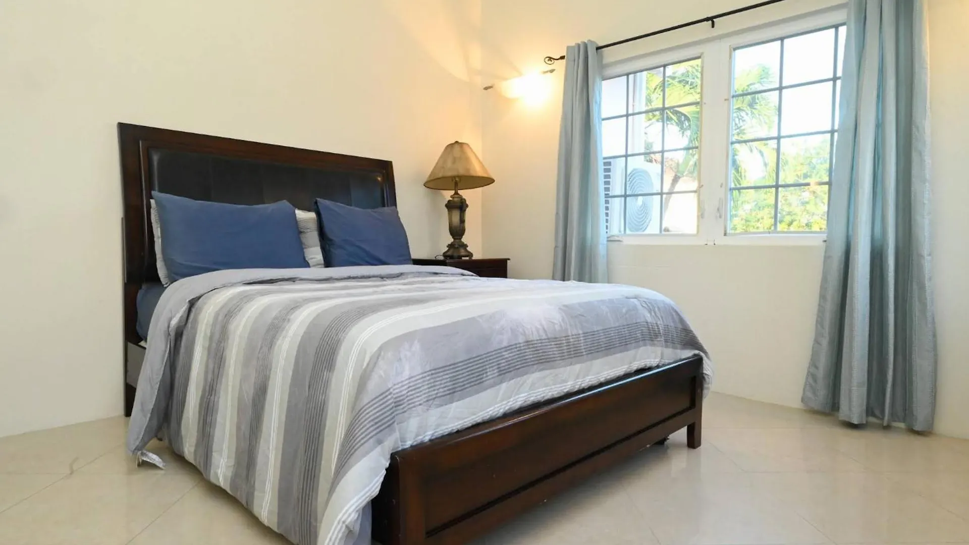 Iyanola Tee Joys Villa Gros Islet