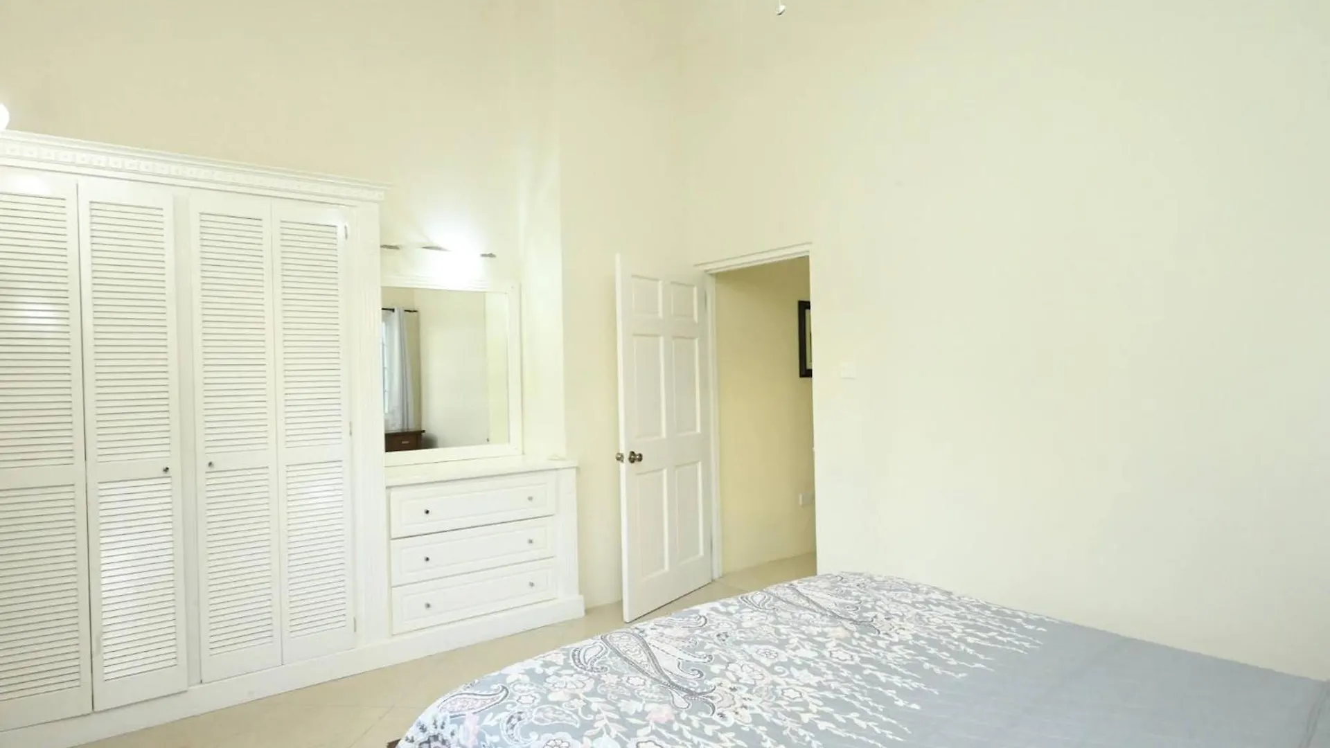 Iyanola Tee Joys Villa Gros Islet